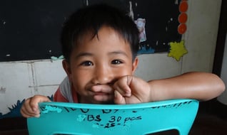 Children-in-philippines-sunflower-center-smile