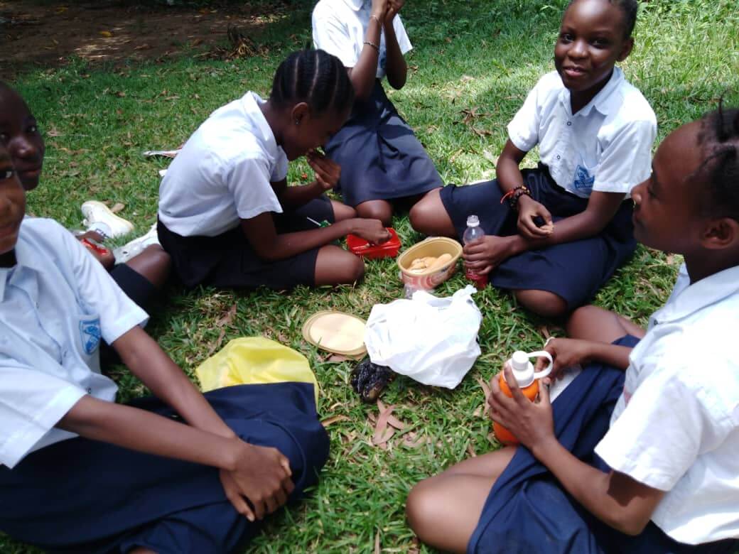 children-eating-at-school